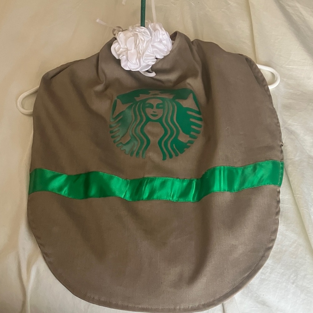 Starbucks Frappuccino costume for dog 🐶
Great for Halloween! 🎃